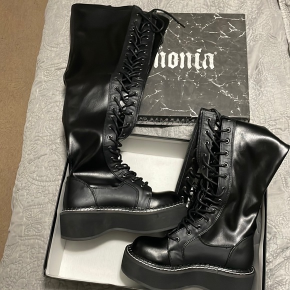 Demonia high lace up boots size 6 - Picture 1 of 4